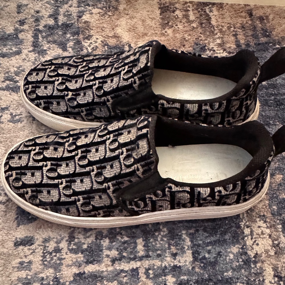 Slip on sneakers